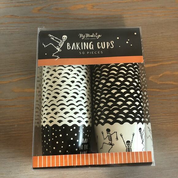 Black and White Halloween Themed Baking Cups - Set of 50 - NWT - Picture 1 of 5